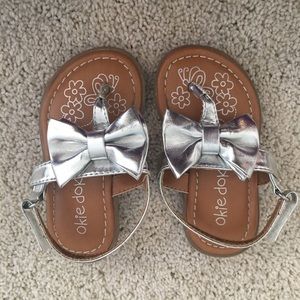 New condition okie dokie sandals